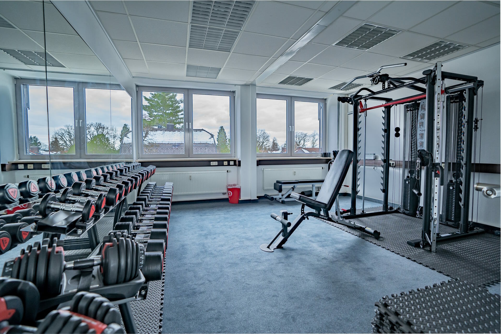 Voll ausgestattetes Fitnessstudio